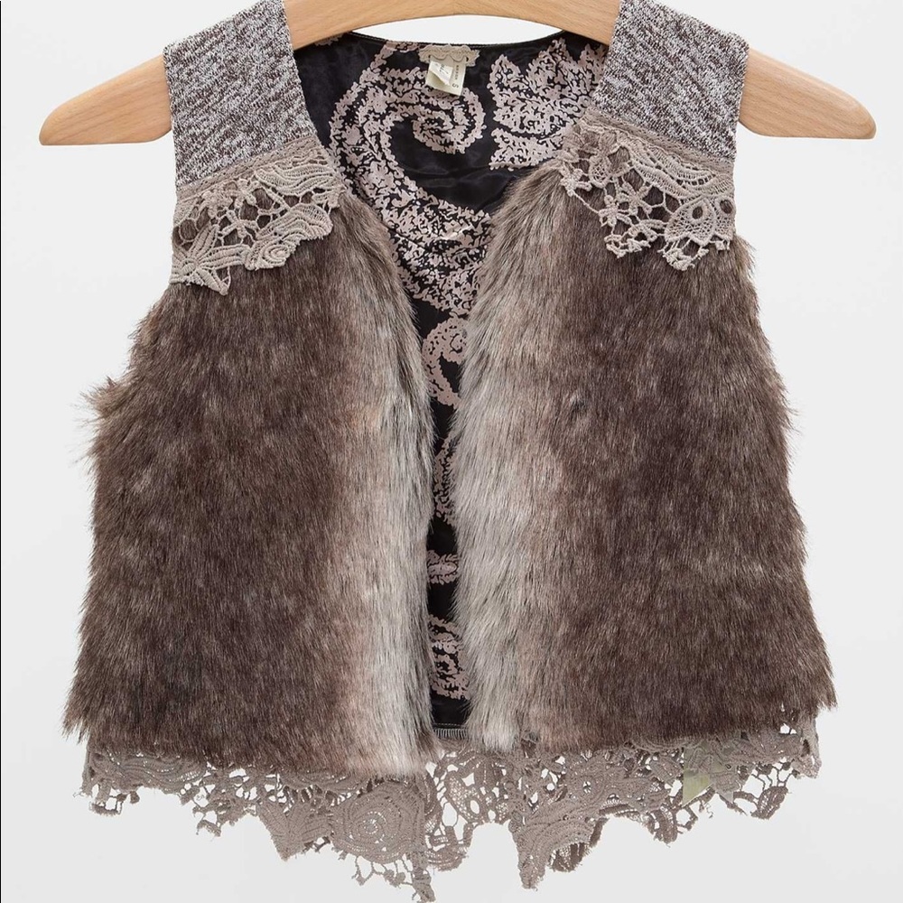 Gimmicks by BKE Faux Fur Crochet Detailed Vest